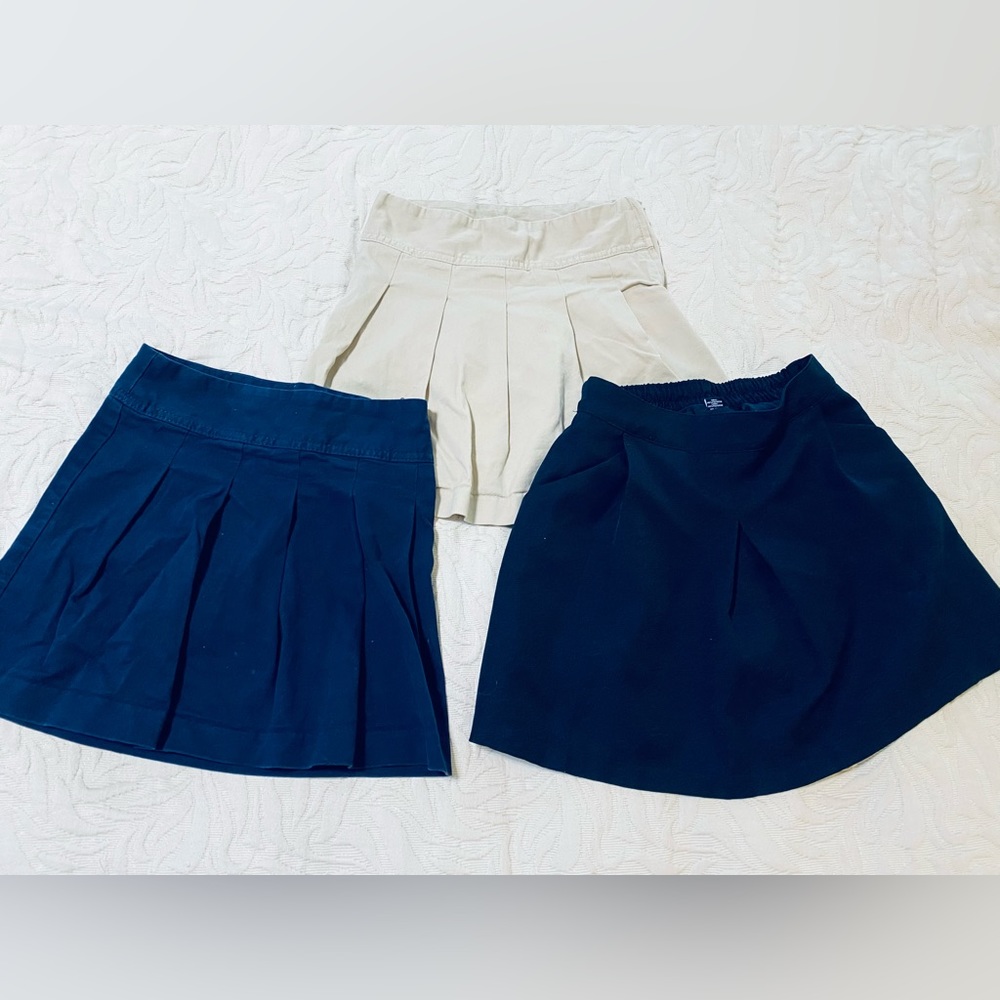 3 Girls uniform Skorts - size 6/7